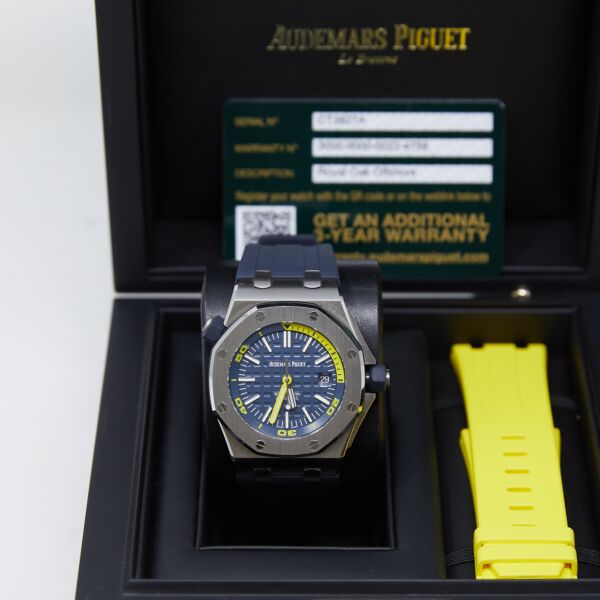 Audemars Piguet Pre-Owned Royal Oak Offshore Diver Stainless Steel Blue Dial on Rubber Strap [COMPLETE SET] 42mm