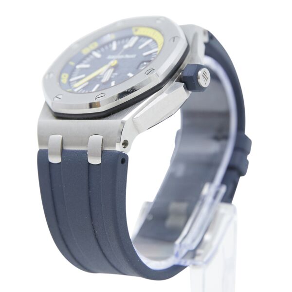 Audemars Piguet Pre-Owned Royal Oak Offshore Diver Stainless Steel Blue Dial on Rubber Strap [COMPLETE SET] 42mm