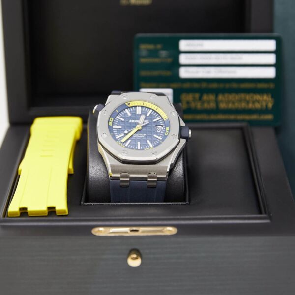 Pre Owned Audemars Piguet Royal Oak Offshore Steel with Blue Méga Tapissierie Dial on Strap 42mm Complete New Style Card