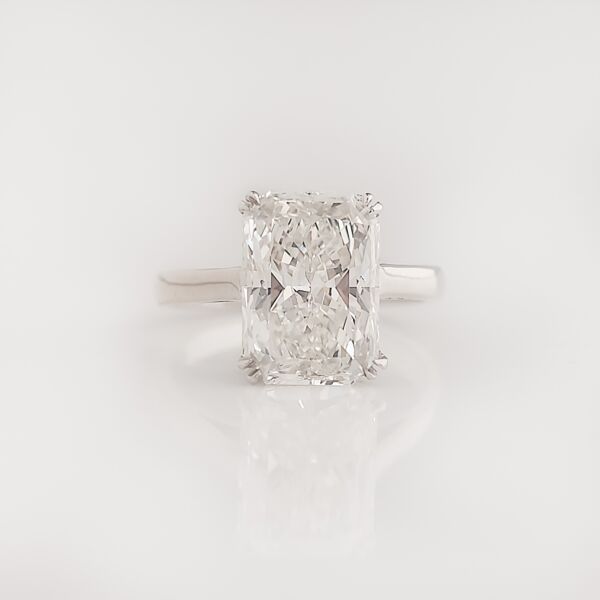 Engagement Ring 7.85 ct. Radiant I color VS2 clarity GIA certified set in 18k White Gold Solitaire