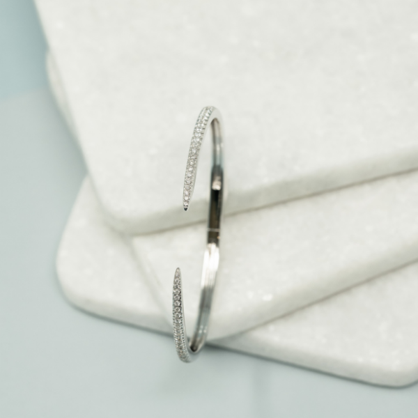 Pointed Diamond Cuff Bangle In 18k Gold (0.80 cttw.)