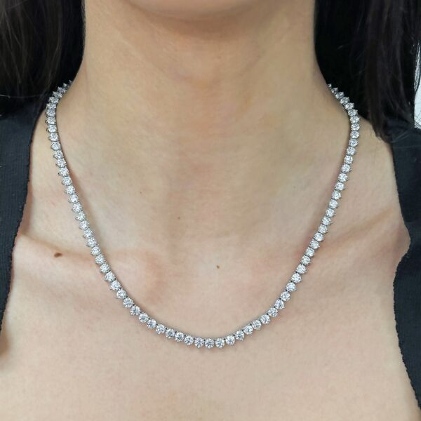 Graduated Diamond Tennis Necklace in 18k White Gold (27 cttw.)
