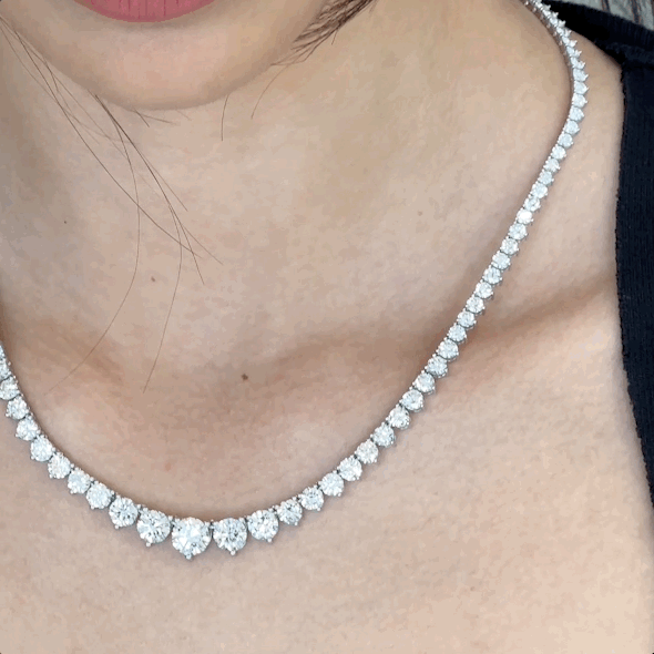 Graduated Diamond Tennis Necklace with 1.51 ct. Center Stone (20 cttw.)